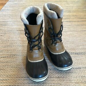 Sorel Boots, men’s size 7.  Worn by my son for 2 seasons.